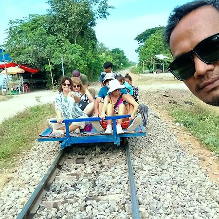 Family Batcave Homestay Battambang Exteriör bild
