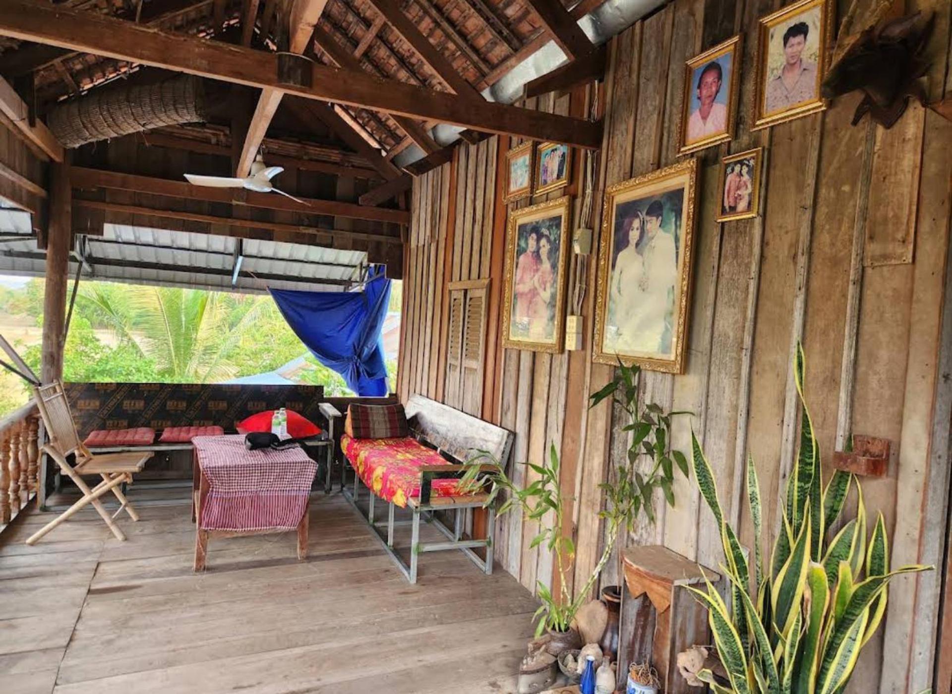 Family Batcave Homestay Battambang Exteriör bild