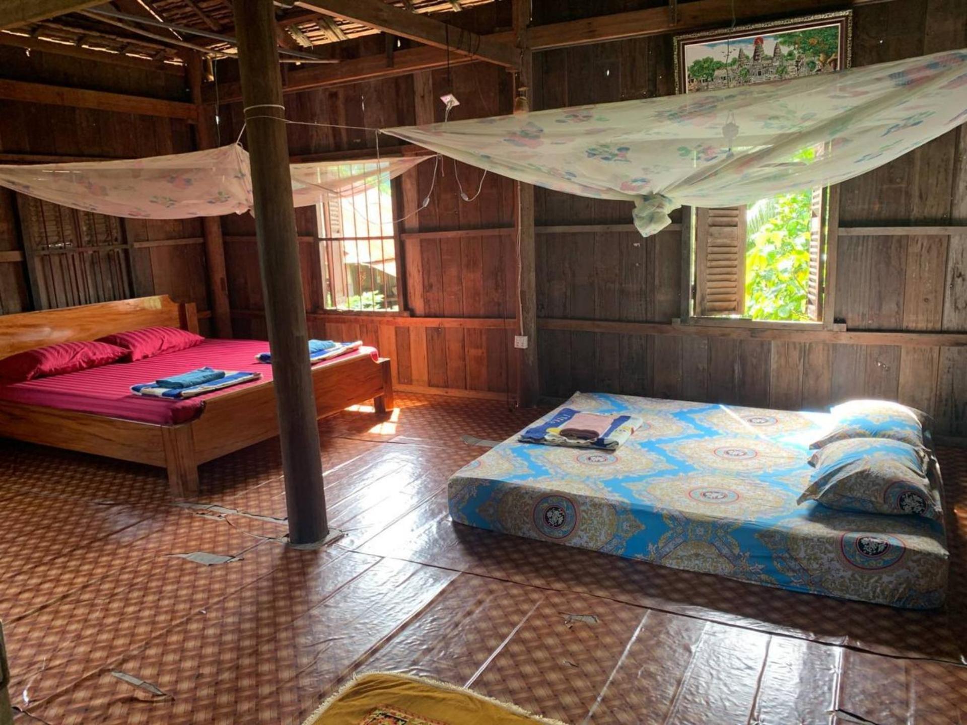 Family Batcave Homestay Battambang Exteriör bild