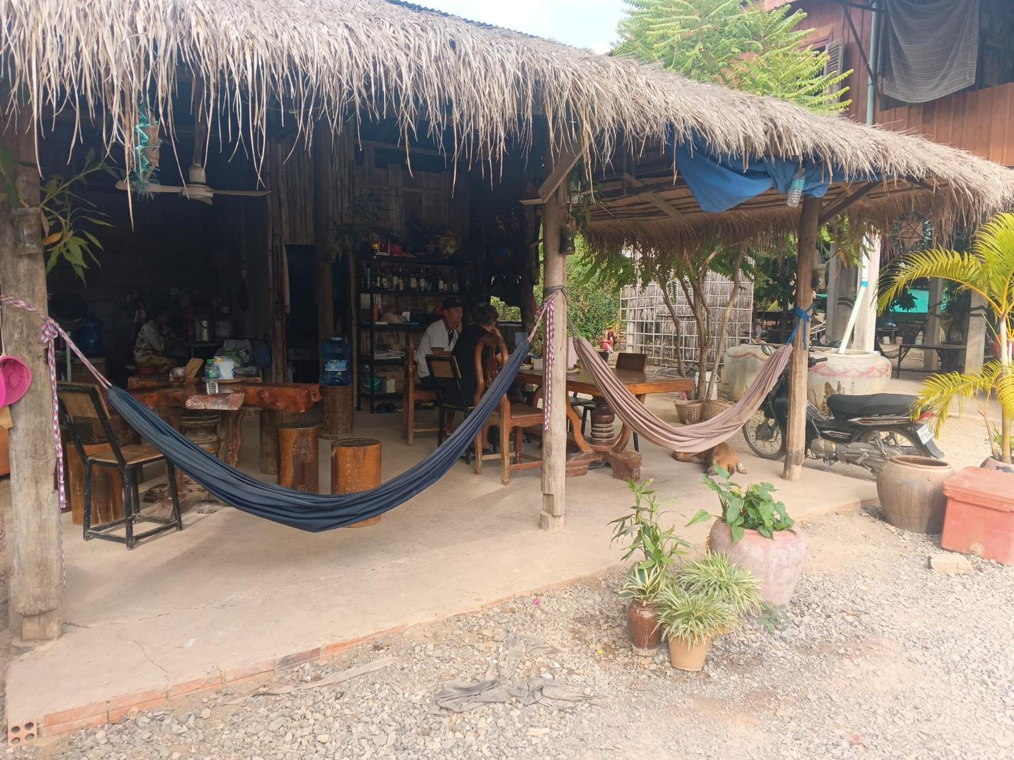 Family Batcave Homestay Battambang Exteriör bild