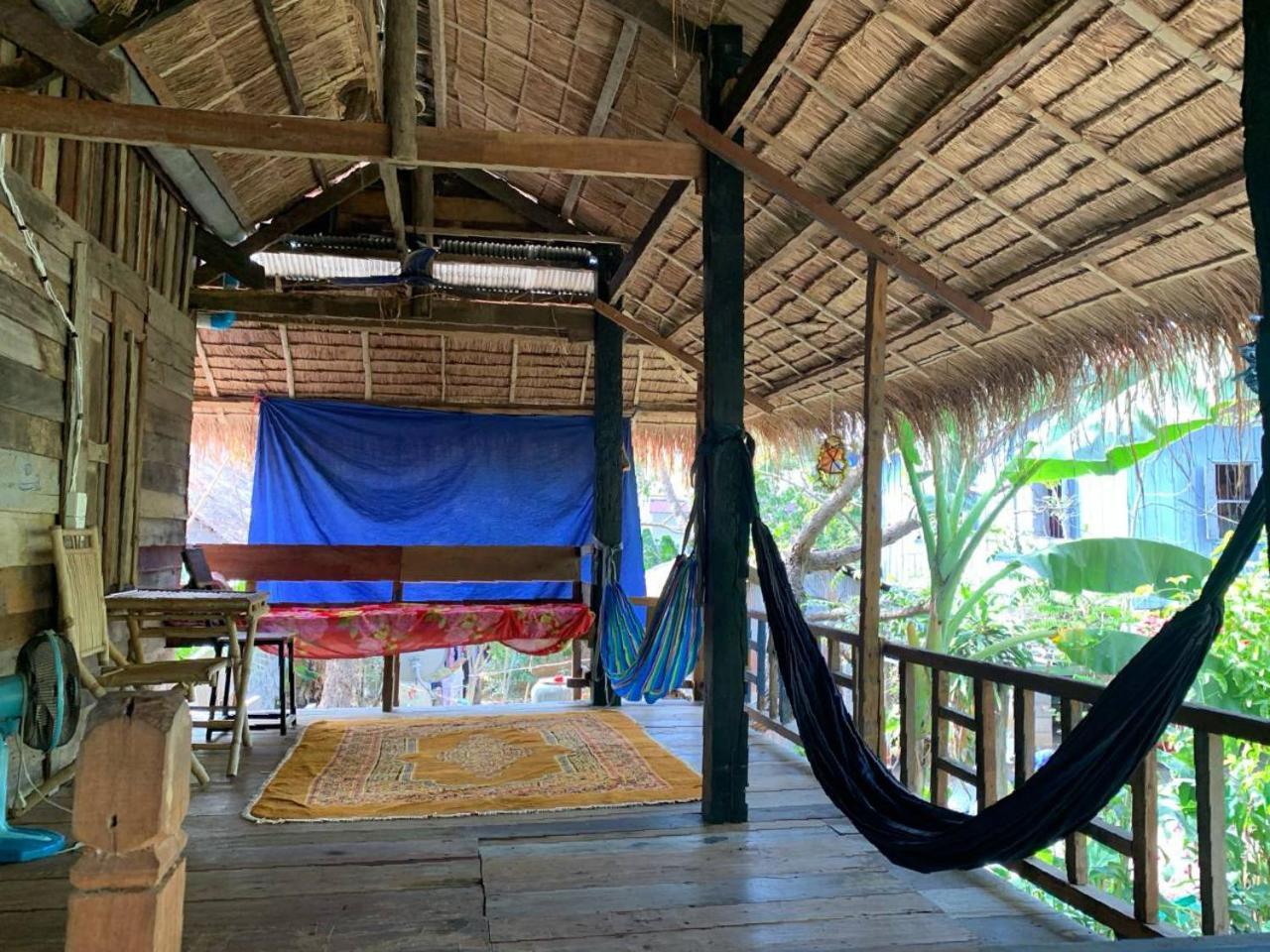 Family Batcave Homestay Battambang Exteriör bild