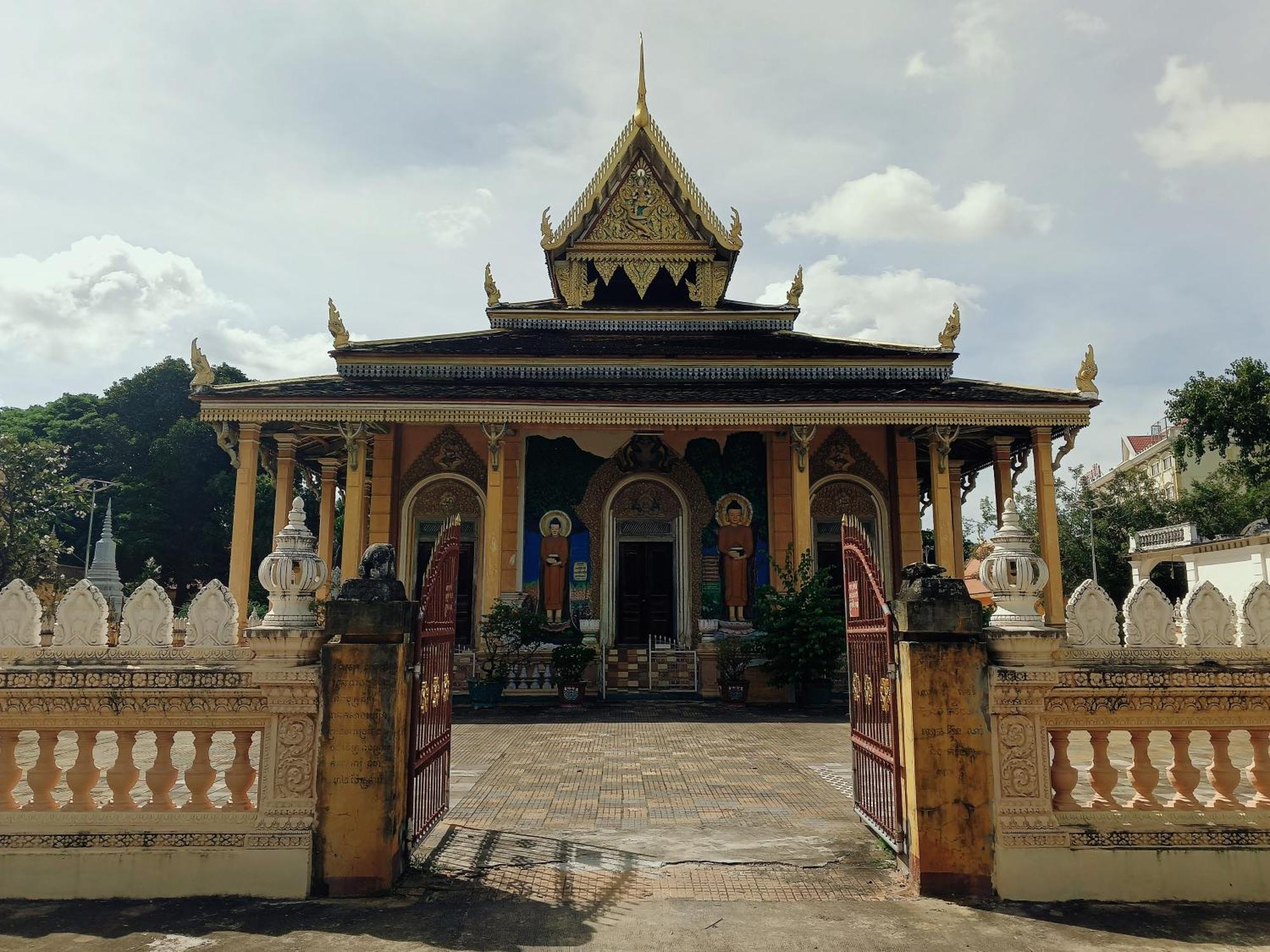 Family Batcave Homestay Battambang Exteriör bild