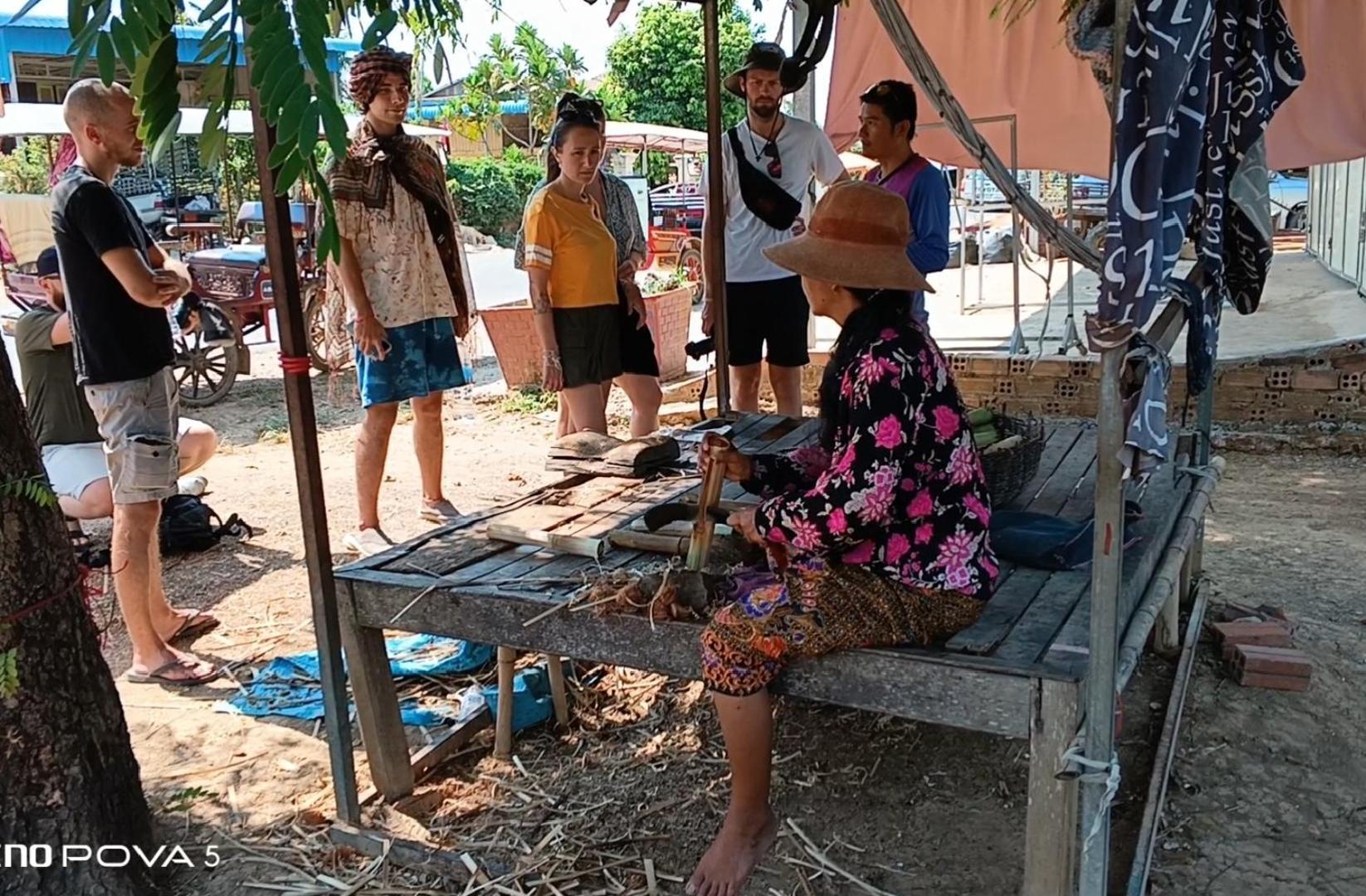 Family Batcave Homestay Battambang Exteriör bild