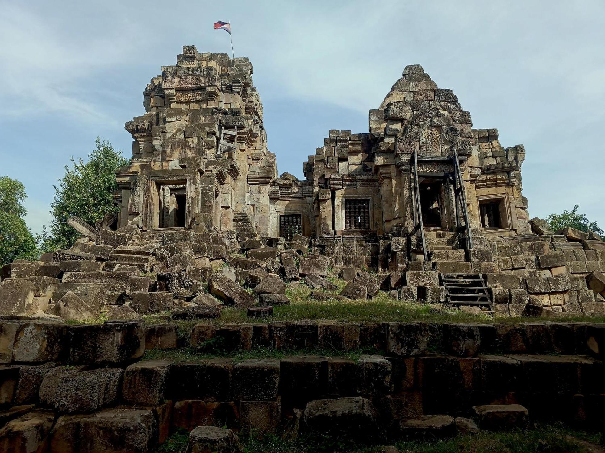 Family Batcave Homestay Battambang Exteriör bild