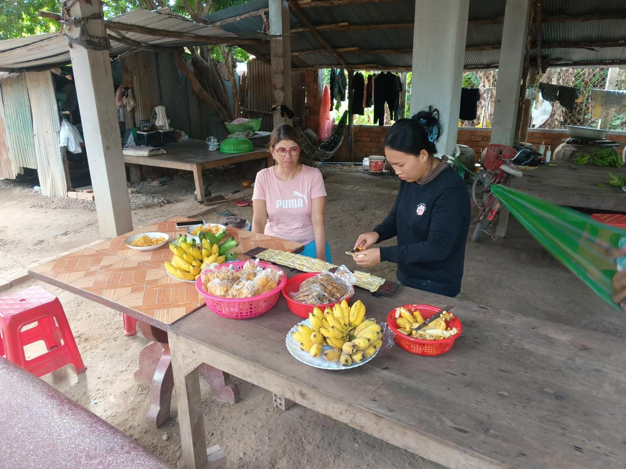 Family Batcave Homestay Battambang Exteriör bild