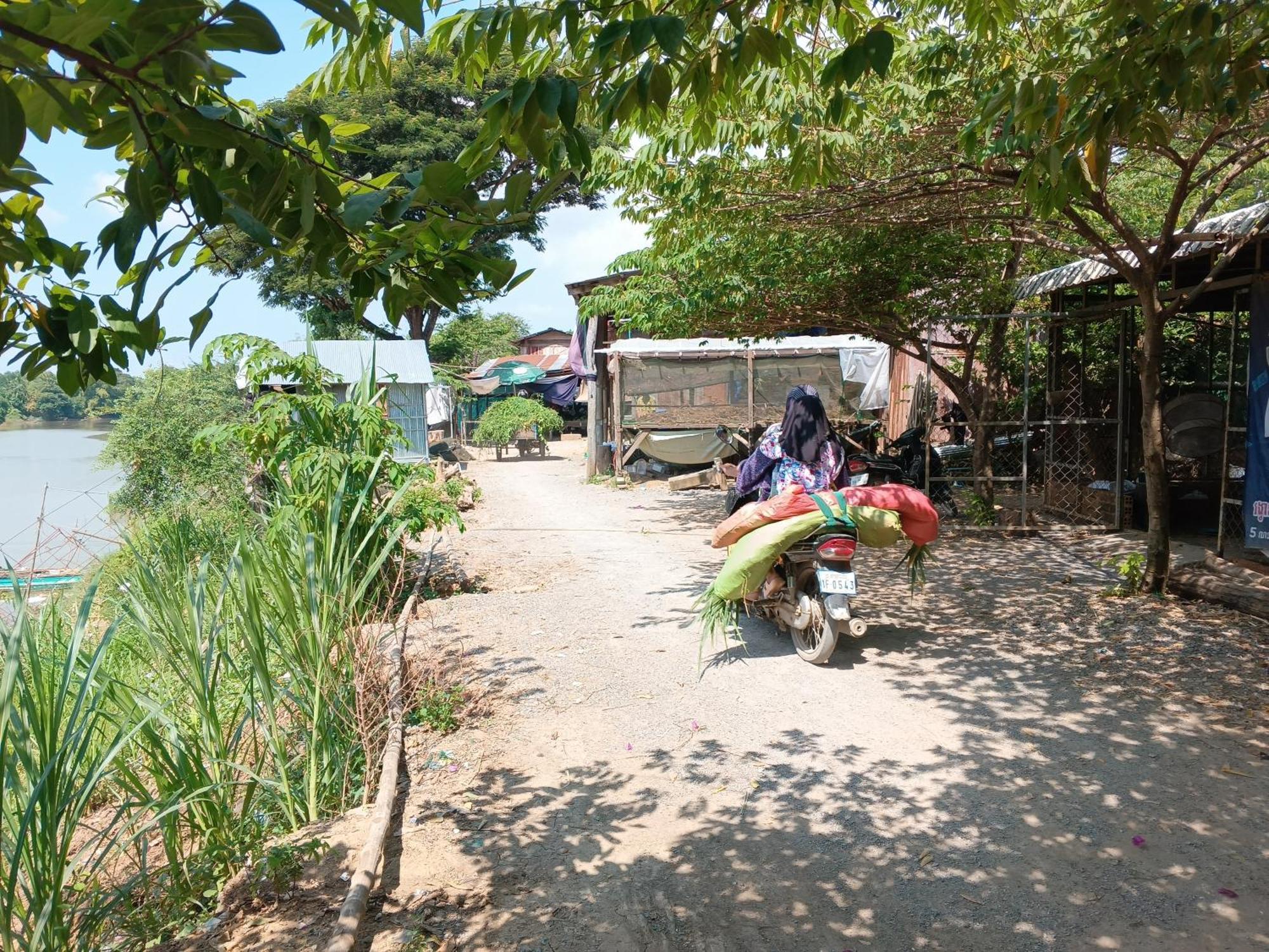 Family Batcave Homestay Battambang Exteriör bild
