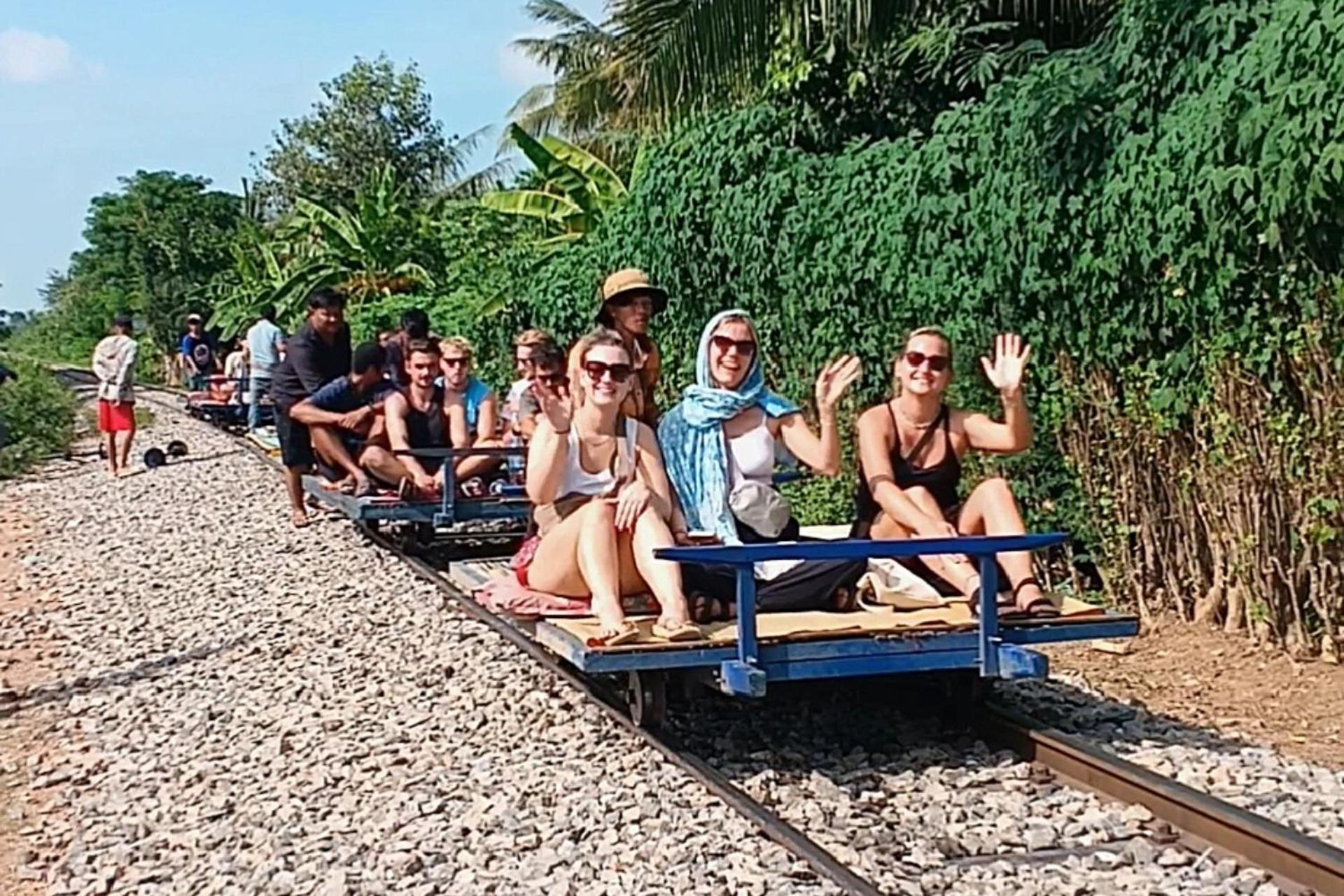 Family Batcave Homestay Battambang Exteriör bild