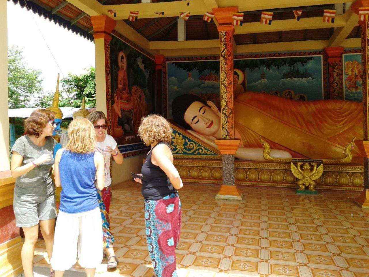 Family Batcave Homestay Battambang Exteriör bild