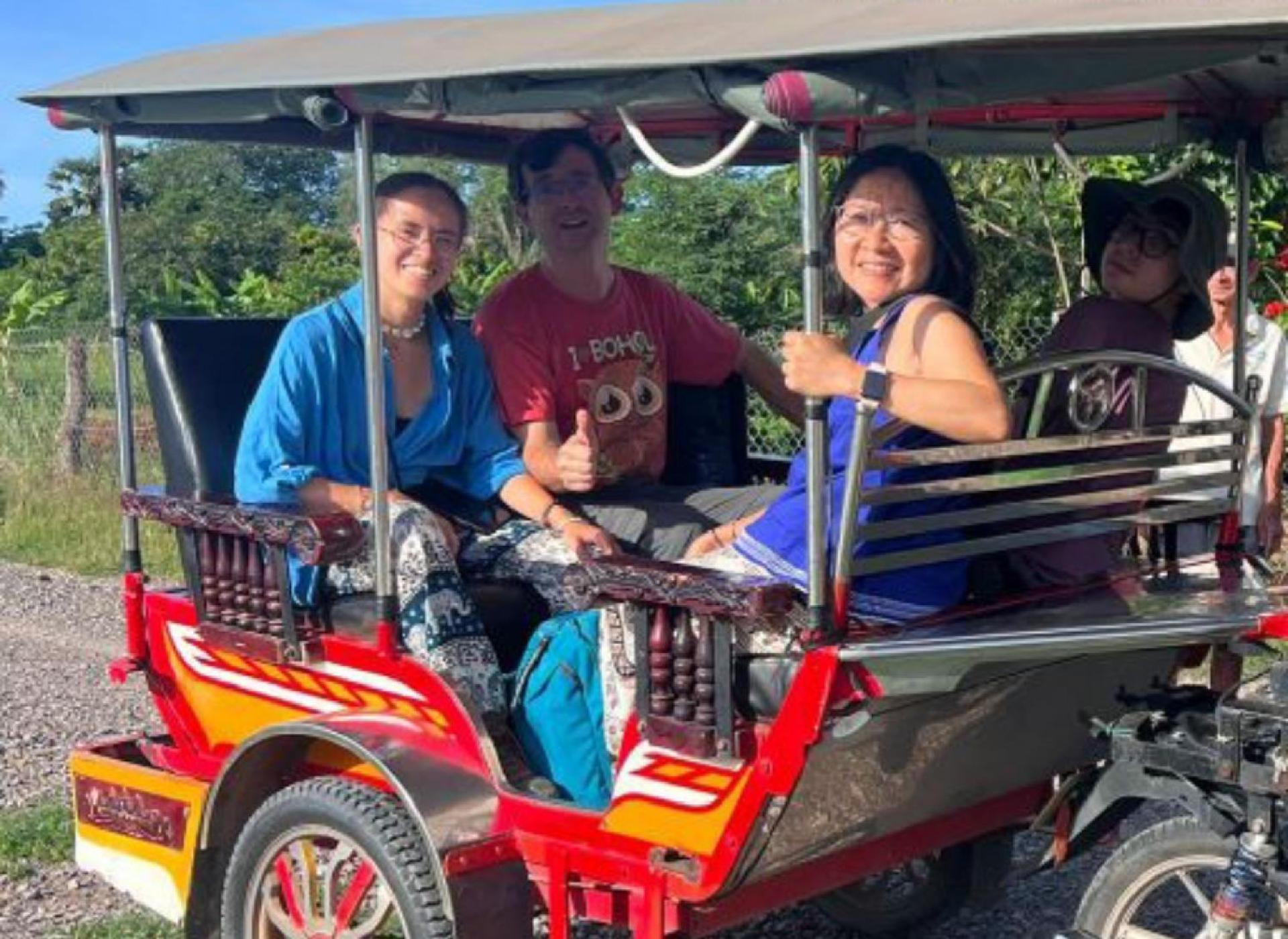 Family Batcave Homestay Battambang Exteriör bild