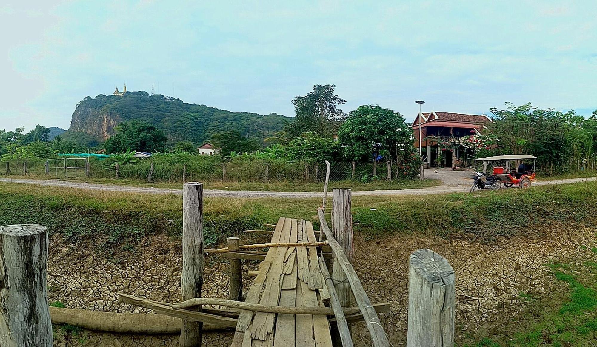 Family Batcave Homestay Battambang Exteriör bild