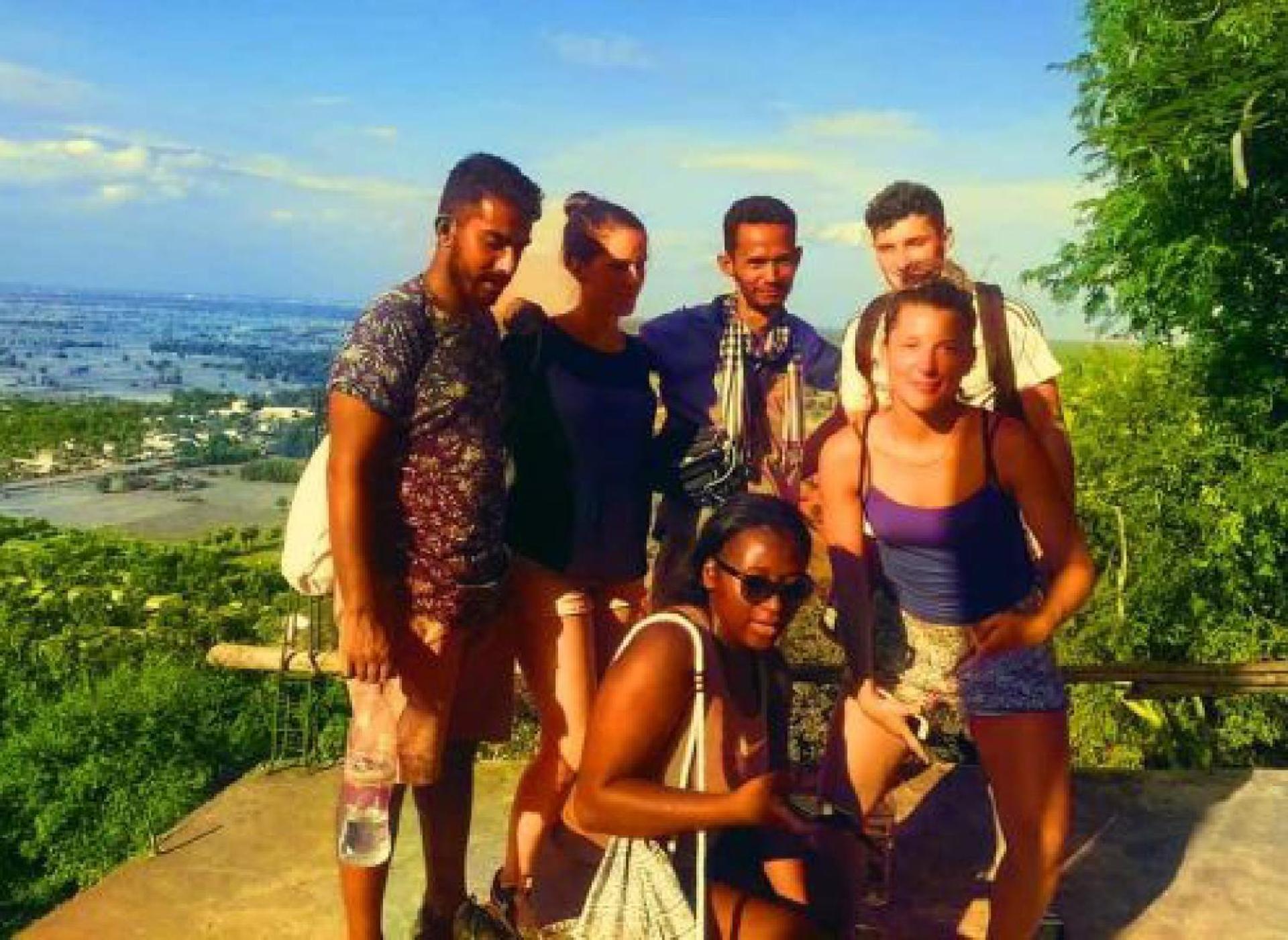 Family Batcave Homestay Battambang Exteriör bild